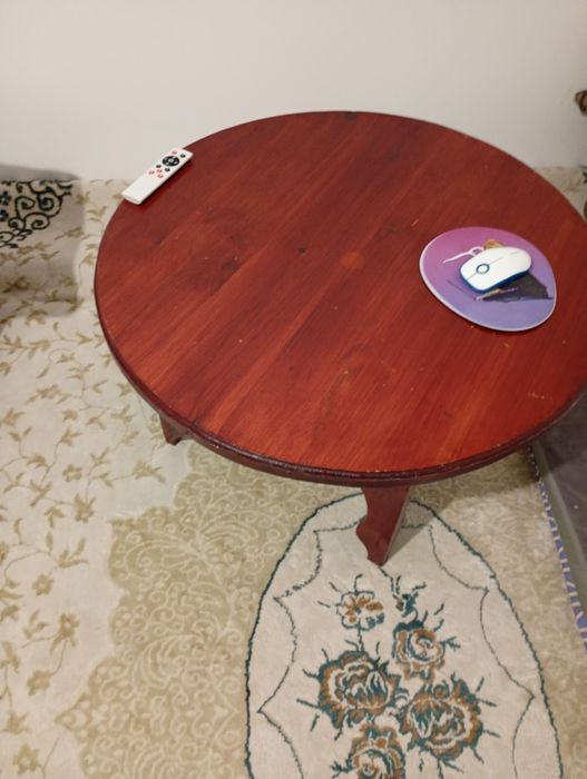 Продам круглый низкий стол