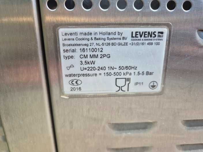 Двойна фурна Leventi Bakermat 220V 2016г, заедно с основа и маса.