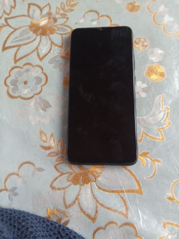 Telefon : realmi c21y