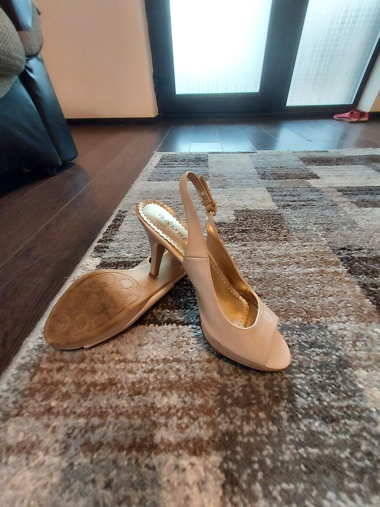 Pantofi cu toc pentru dama