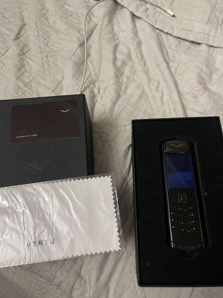 Vertu Signature