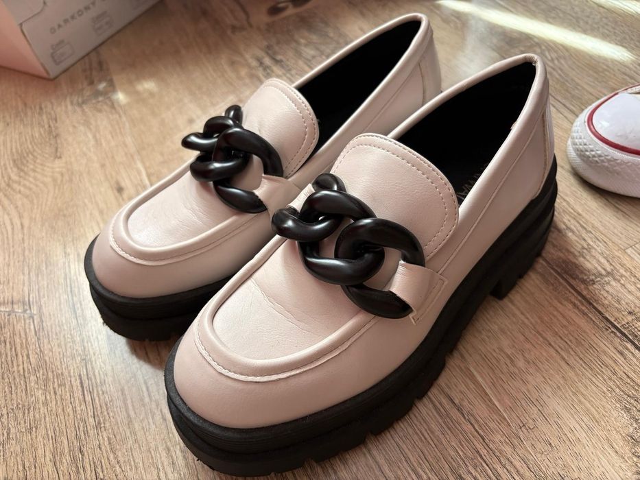 Vand pantofi catwalk nepurtati