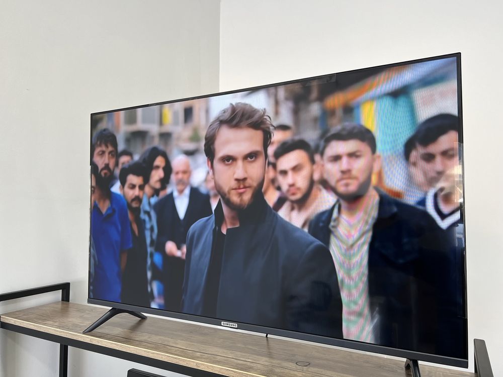 Samsung 50 Smart TV  С голосовой пультом + аеромыш 2022 год телевизор