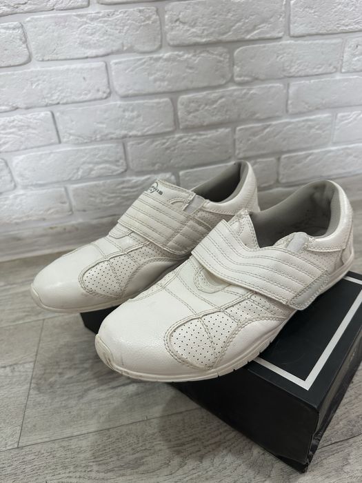 Мужская обувь белая