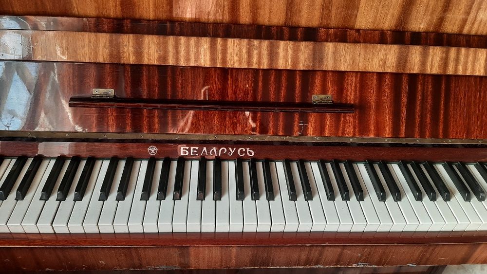 Срочно продаю фортепиано