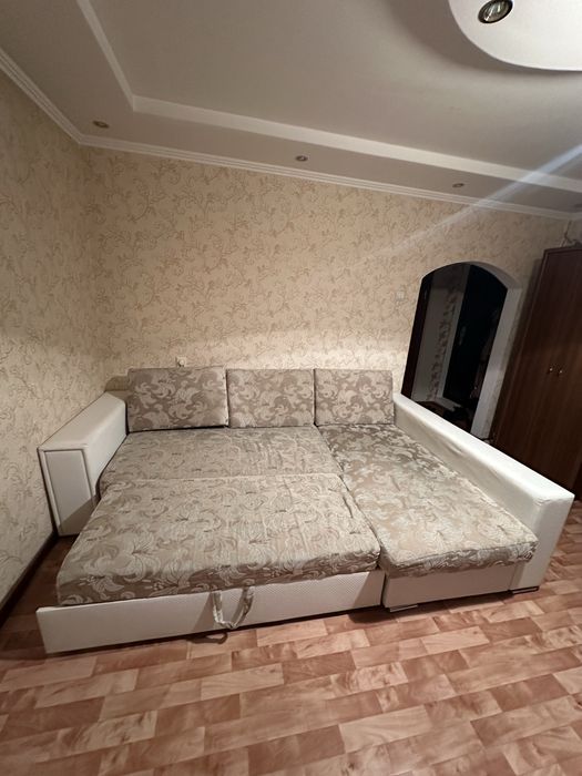 Продаю диван  в нормальном состоянии