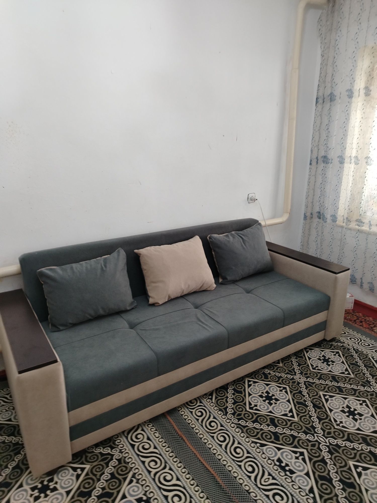 Диван почти новый