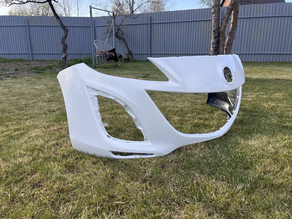 Бампер mazda 3 axela 2010 года