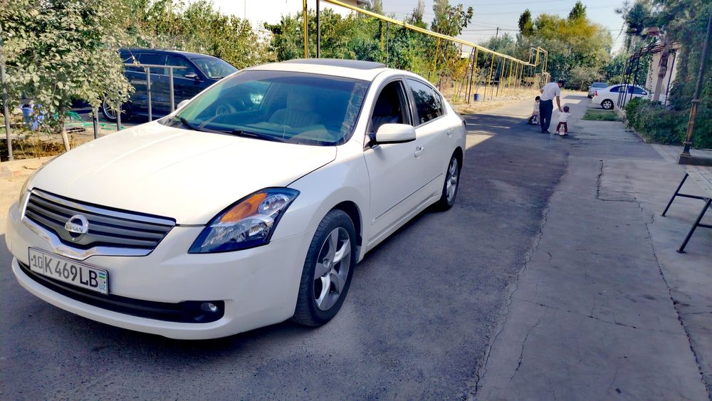 Nissan altima 2008 full 3 pazitsyasi lyukli variant