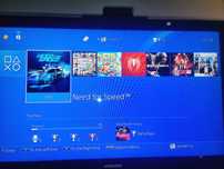Конзола Playstation 4 с два джойстика