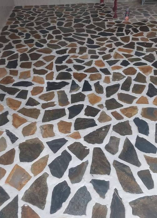 Vând piatra și montez