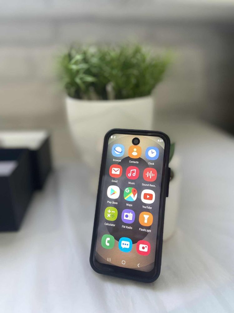 Мини Android смартфон - пълен достъп до приложения,интернет и камера