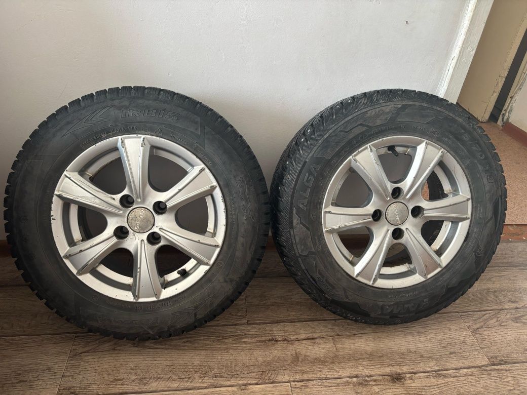 Продам Титановый диск с зимними шинами R13