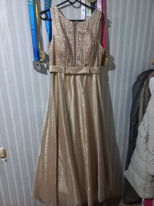 Напрокат золотое платье в пол