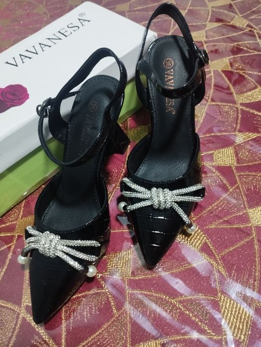 Yangi Tufli sotiladi umuman kiyilmagan