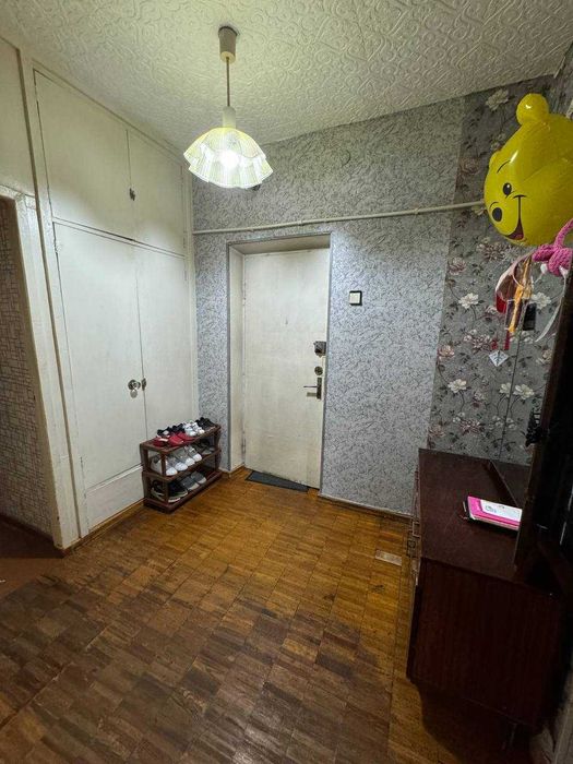 Продаётся 2-комнатная квартира (ориентир — почта, не доезжая куйлюка)