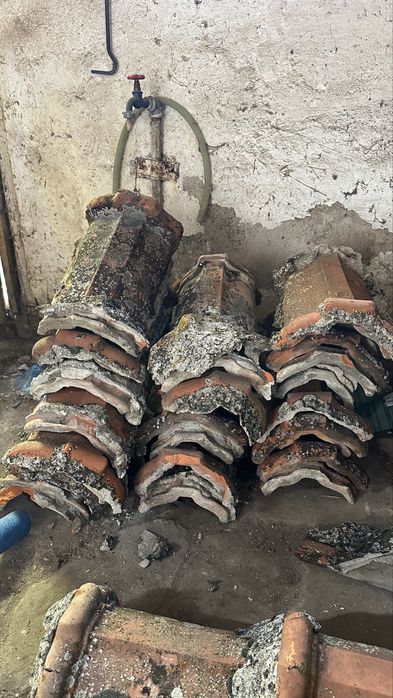 Coame ceramice pentru țiglă – vechi, din lut ars 60 bucati