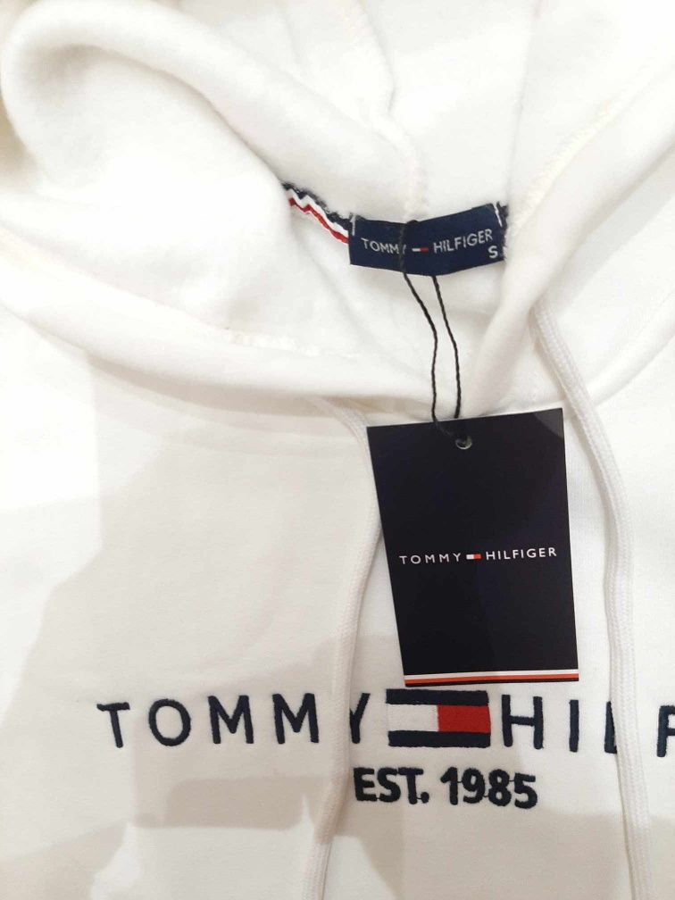 Суичър (худи) Tommy Hilfiger в бял цвят - ТОП модел за сезона ! ! !