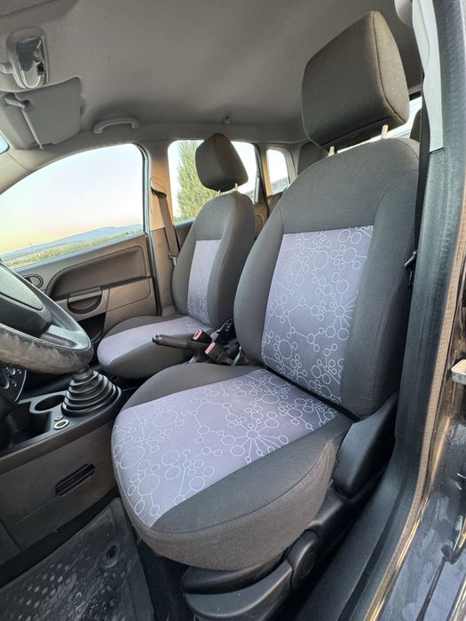 Vând Ford Fiesta Motor 1.3 Benzină 69 CP E4 132000 Km Import Germania