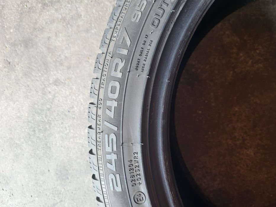 2 anvelope 245 40 R 17 Nokian iarna