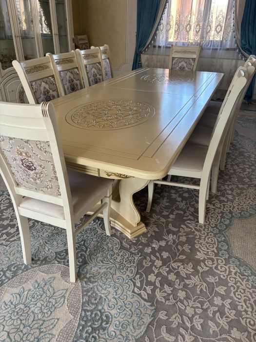 Пртдам стол со стульями за 220.000тг