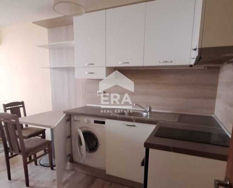 Двустаен, напълно обзаведен и оборудван апартамент под наем в центъра