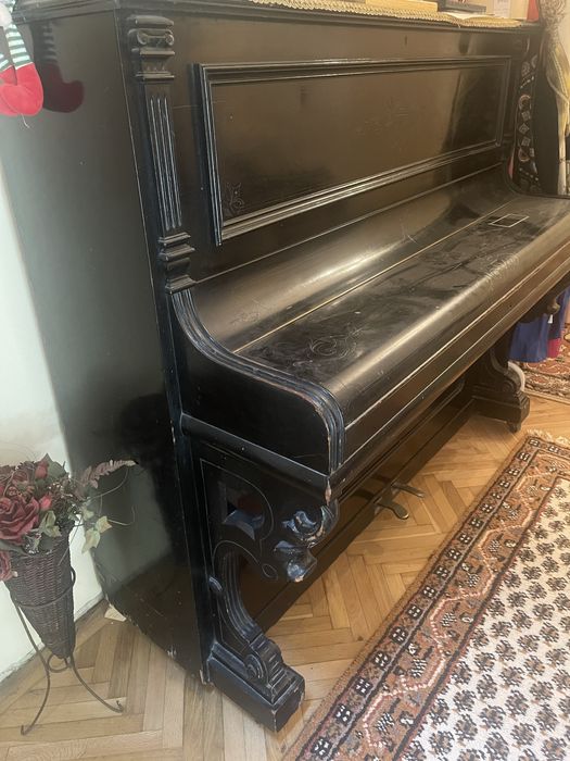 Pianina veche H. Lubitz