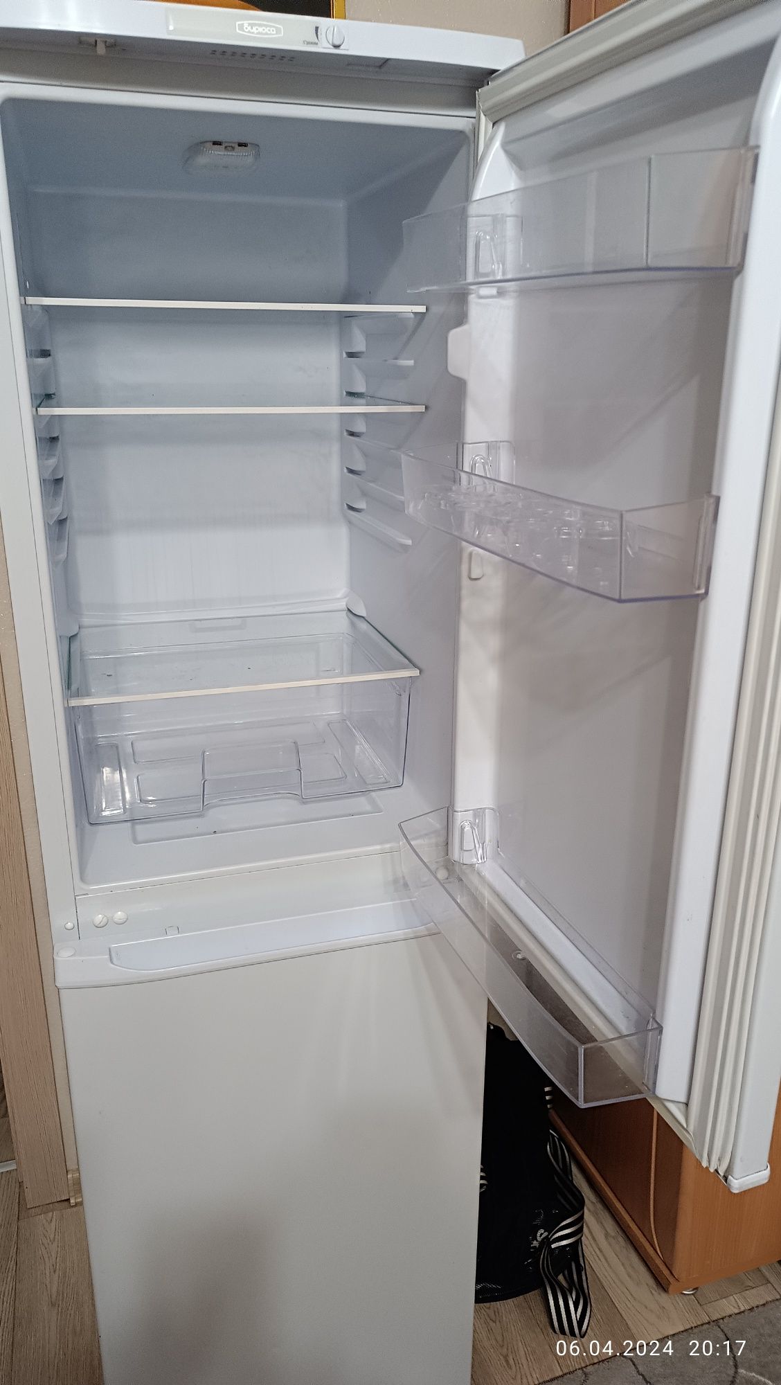 Продам холодильник Б/У в отличном состоянии.
