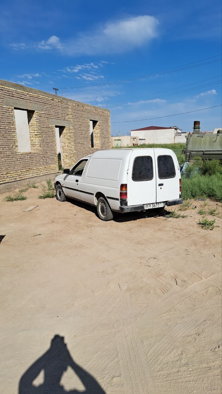 Ford escar 1997.