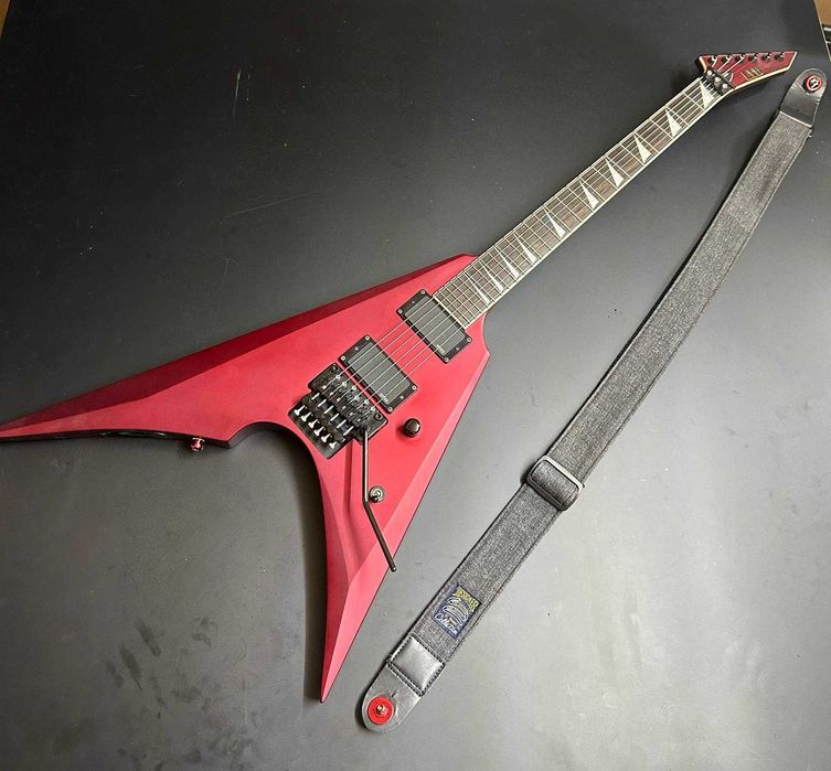 Chitara ESP LTD Arrow 1000 Candy Apple Red Satin