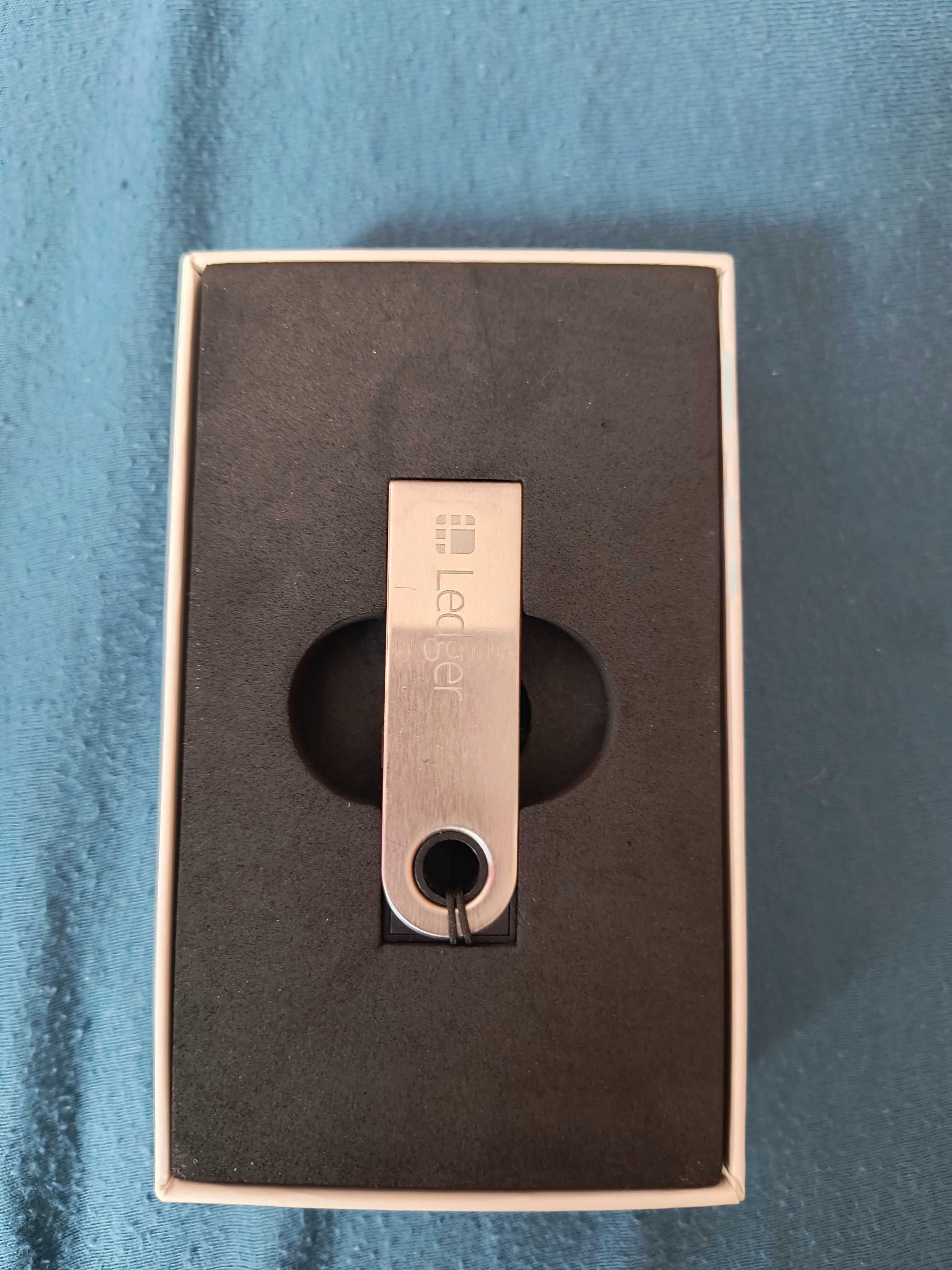 Крипто портфейл Ledger Nano S
