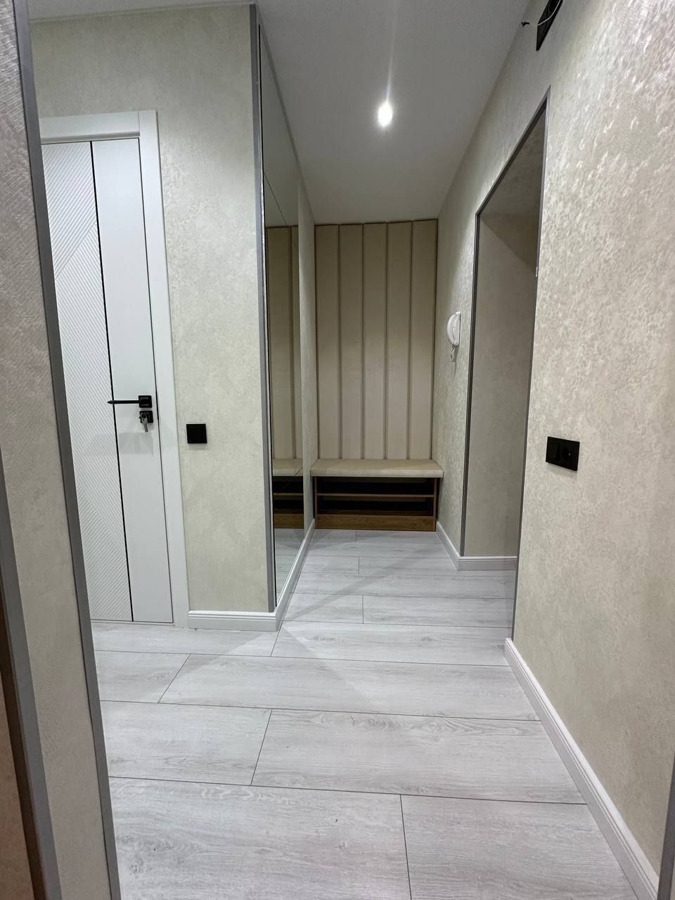 Срочно продается 1в2 комнатная квартира,Ш.Руставели, цветочный базар