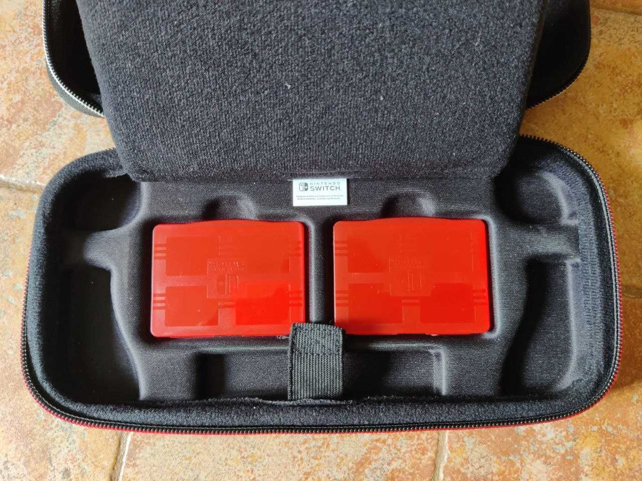 Nintendo Switch OLED - конзола, твърда опаковка и PRO джойстик
