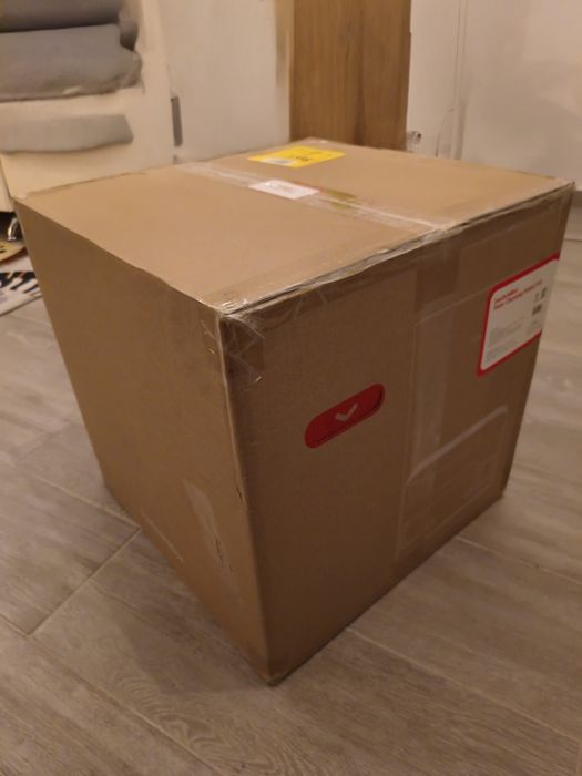 Robot aspirator si mop SwitchBot S10