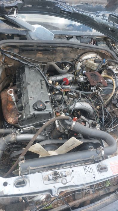 Продам 2 двигателя на мерседес 190