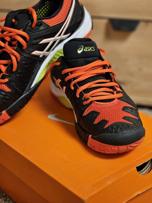 Vând încălțăminte Asics Resolution 6