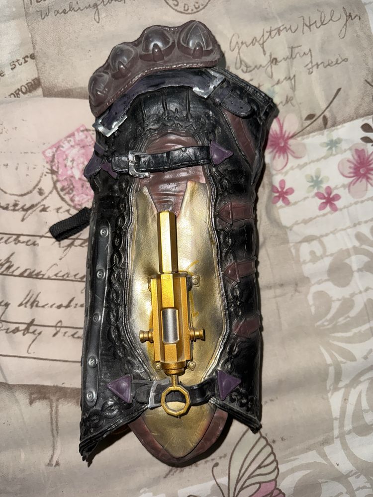 Assassin’s Creed Blade + Assassin’s Creed Notebook