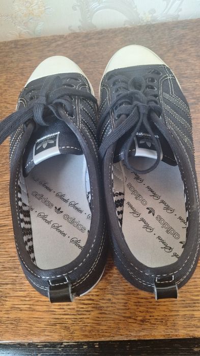 Adidas красовка. Женский обувь