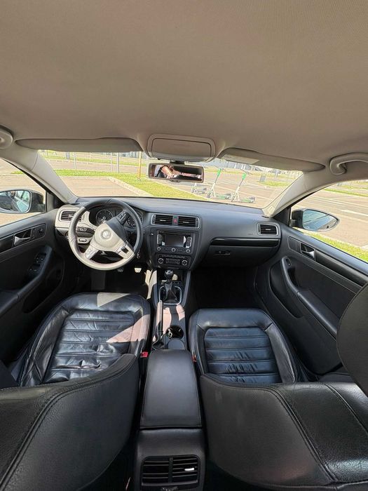 VW Jetta 2011 1.6 TDI 105CP Piele