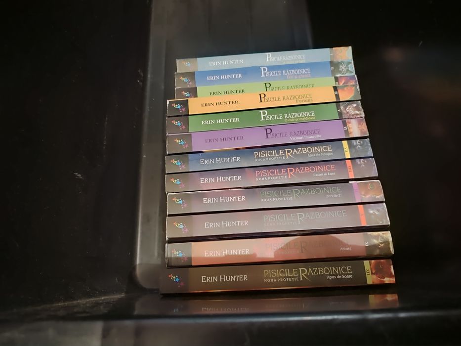 NEGOCIABIL Set 12 volume Pisicile razboinice