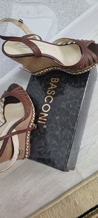 Босоножки фирма Basconi
