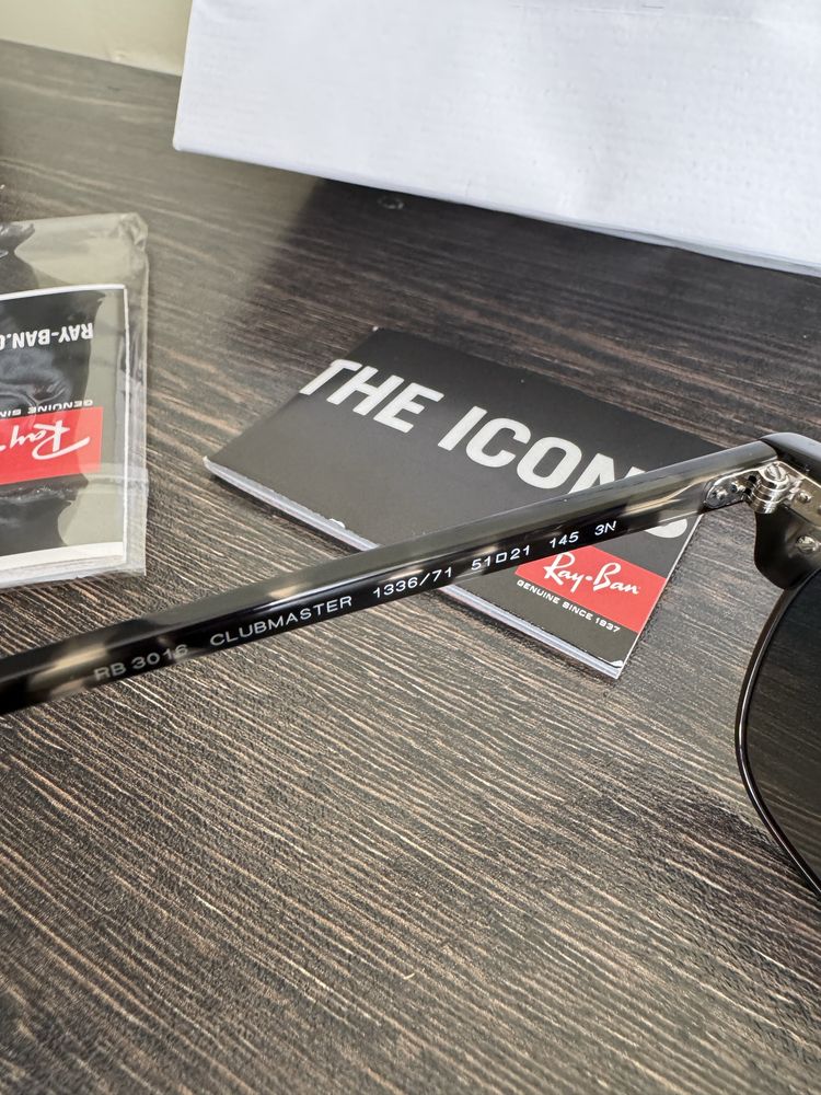 Слънчеви очила Ray-Ban Clubmaster RB3016