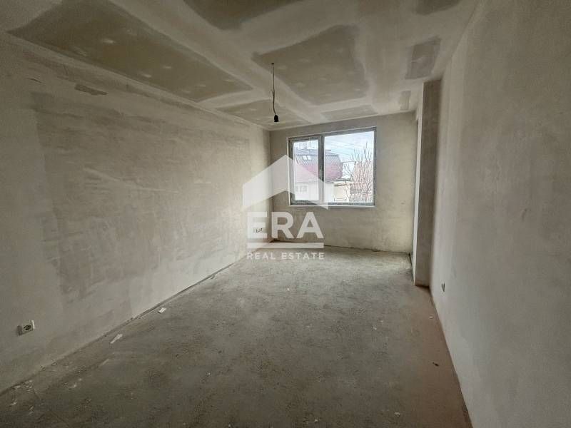 Продава се Четиристаен апартамент в Варна, м-т Кочмар - 194 кв.м за 1341 €/кв.м - Снимка #4