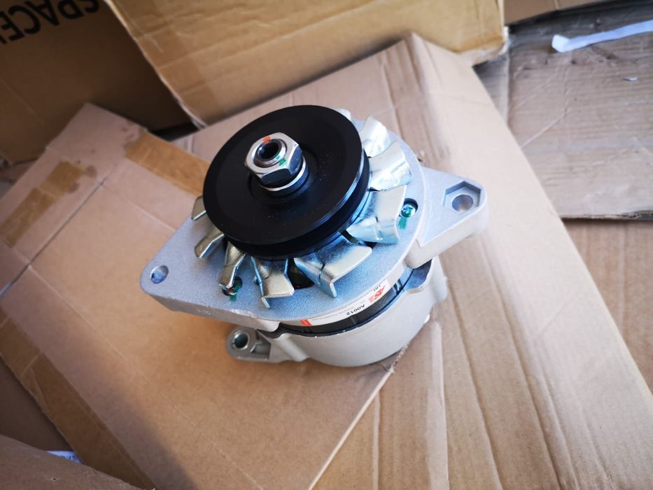 Alternator tractor utilaje agricole 12 v cu releu incorporat preț 650