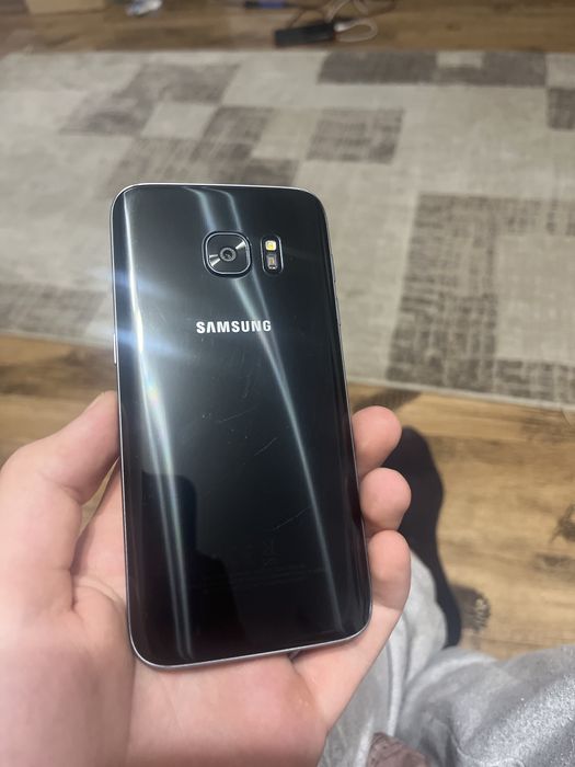 Samsung Galaxy S7 edge.