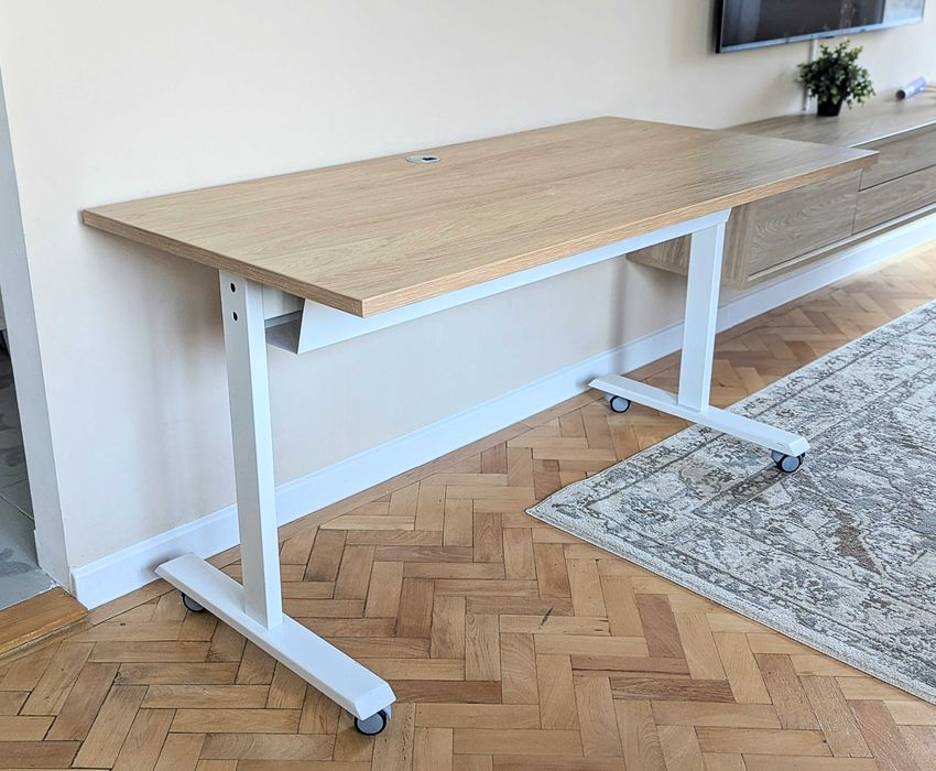 Birou, 4 buc. în stoc