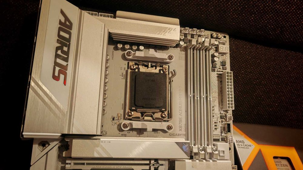 GIGABYTE X870E AORUS PRO ICE + НОВ ! AMD Ryzen 7 7800X3D 96MB/120W/AM5