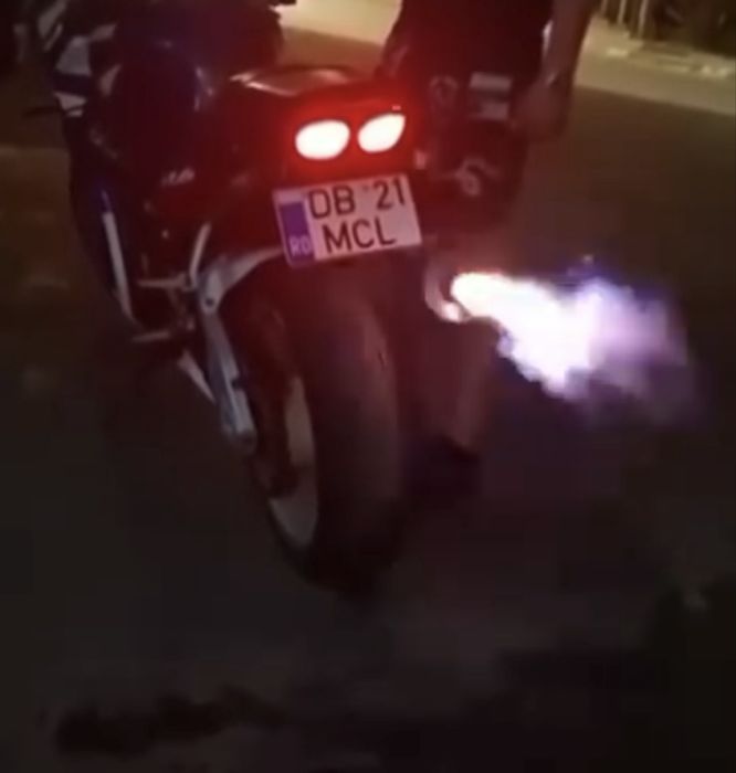 Vand yamaha r6 2001 SCHIMB CU CROSS PREFERABIL 2t