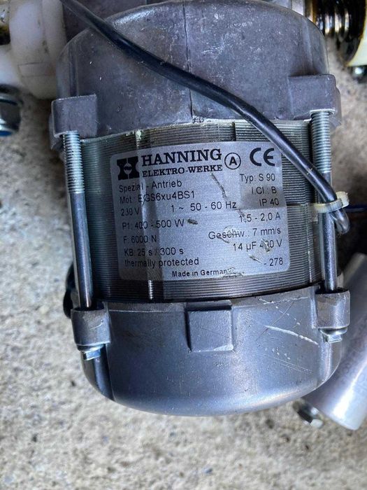 Motor cu reductor si surub cu piulita