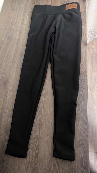 Клин за жени в черен цвят, подходящ за зимния период